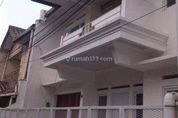 Rumah Cantik 2 Lantai Tebet Jakarta Selatan