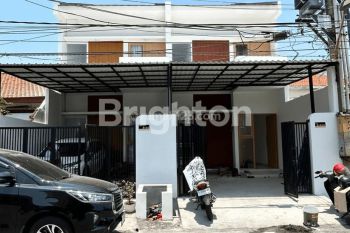 Rumah New Minimalis di Rungkut asri tengah, Row jalan 4 mobil