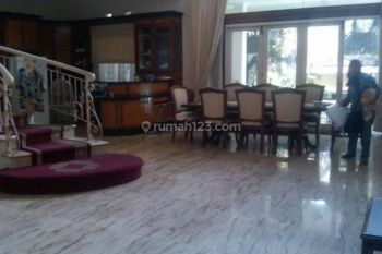 Dijual Rumah Pattimura, kebayoran baru Jaksel
LT 1275 m2
LB 900 m2