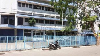 GEDUNG 3 LT JALAN RAYA HALAMAN PARKIR LUAS SEMARANG BARAT