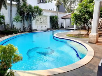 Rumah full furnished ada swim pool, gazebo di Virginia Lagoon BSD City