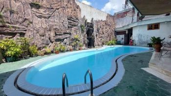 Jual Rumah Dengan Fasilitas Kolam Renang di Puncak Permai Utara