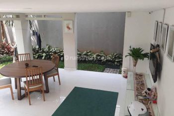 Rumah cantik 2 Lantai siap huni di Ciumbuleuit, Bandung