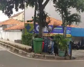 Rumah di hook untuk usaha di salemba jakarta strategis