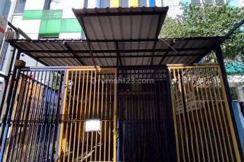 Ruko 3 lantai siap buat usaha di Rungkut asri
