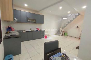 Rumah di Taman Holis Indah Bandung.