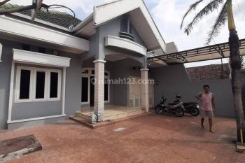 Rumah Luas Tepi Jalan Cck Untuk Kantor Akses Mudah Dekat Ke Jalan Kaliurang Ugm