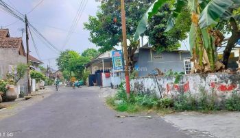 Tanah Pekarangan dekat jalan damai dan Jakal