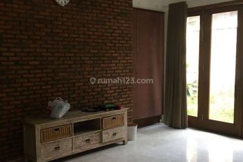 For Rent Well Maintained Strategic House In Senayan