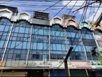 Ruko pinggir tol jembatan tiga jakarta