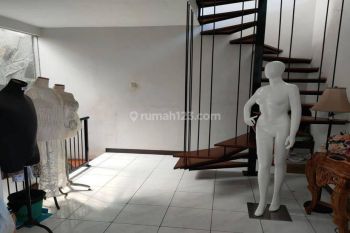 Rumah Nyaman Sejuk Di Sayap Ciumbuleuit Bandung