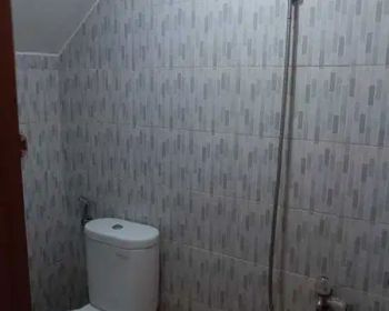 Disewakan rumah 2 lantai siap huni di taman Surya 5