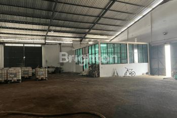 GUDANG TAMBAK SAWAH SIAP PAKAI DI KAWASAN PERGUDANGAN SURABAYA TIMUR DEKAT TOL