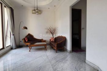 Dijual Rumah Katamaran Permai, PIK ( 3 Lantai ), Semi Furnished & ada Swimming