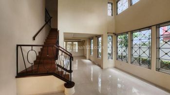 Rumah 2 Lantai di Lippo Karawaci Taman Beverly Golf Yl