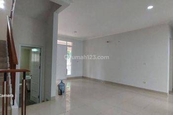 Rumah Rapih Baru Renov Dekat Ke Club House Di Summarecon Bekasi