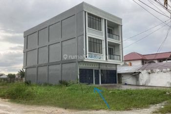 Ruko 3 Lantai Full Keramik Dijual di Jl Parit Indah Dekat Ke Bandara