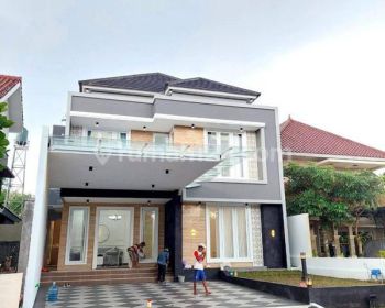 Rumah Mewah Dengan Kolam Renang Pribadi di Merapi View