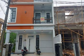Dijual Rumah 2 Lantai Dekat Pintu Tol Sawangan, KT 3 KM 3. Dekat Stasiun Depok,