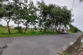 Tanah Mangku Jalan Aspal, Dekat Candi Sambisari