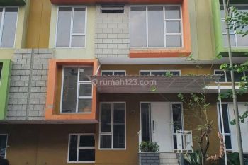 Dijual Cepat Termurah Rumah 2 Lantai Full Furnished ada Mezzanine Siap Huni di