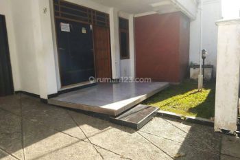 Disewakan Rumah 2 Lantai Nyaman Terawat di Sayap Pasirluyu