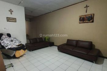 Disewakan Ruko 2.5lantai Taman holis indah, dekat sekolah, tol, cigondewah