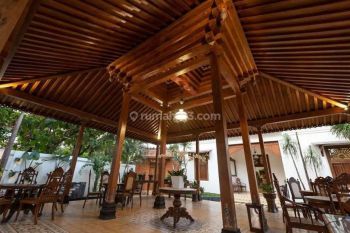Rumah Mewah nuansa Jawa Klasik dekat Jec