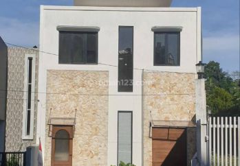 Rumah Villa 2 Lantai Bagus Full Furnished Siap Huni di Dago Valley