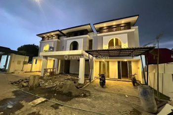 Rumah Mewah Strategis dekat Transmart Exit Tol Banyumanik Hermina