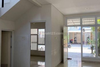 Rumah 2 Lantai Bagus Sertifikat Hak Milik di Metland Menteng Dalam Cluster ,