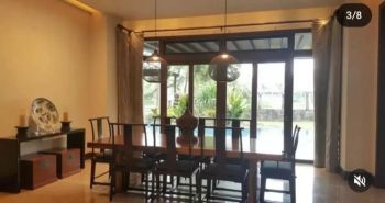 RUMAH GRAHA FAMILI TROPICAL MODERN GOLF VIEW