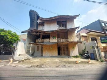 Rumah 3 lantai kebayoran baru cocok untuk tempat usaha k