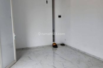 Gudang di Kawasan Industri Gatot Soebroto Bagus