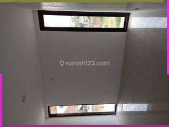 Harga Mantap Rumah Lebar Dua Lantai Bandung Cikutra 233B1