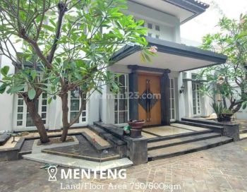 Rumah Mewah Design Tropical Dan Unique Strategis Area Jakarta Pusat