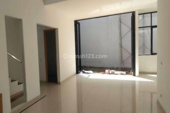 Di Sewakan Rumah Besar Bersih Di Cipaganti Permai