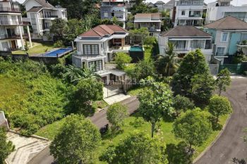 Rumah Bali Dengan Kolam Renang Dan View Gunung di Sentul City