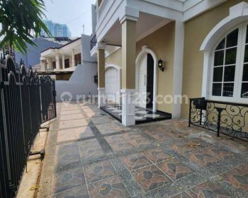 Rumah untuk kantor disewakan di dekat Melawai