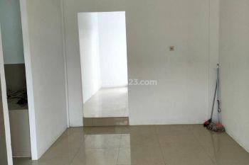 Rumah Baru Pinggir jalan Cocok Buat Jualan