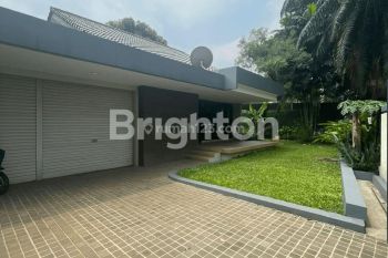 RUMAH BERGAYA VINTAGE ASRI SEMI FURNISHED DALAM KOMPLEK ELITE PONDOK INDAH