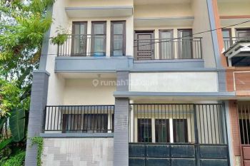 Rumah 2 Lantai Klampis Semolo Tengah Surabaya