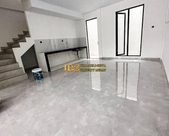 Dijual Villa Lux Komplek Jewel Park Jalan Starban - Polonia (Belakang Hermes