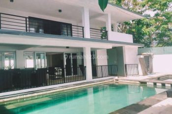 Villa  Semi Furnished Freehold In Nusa Dua