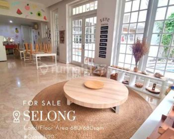 Rumah dijual di Jalan Mataram Selong Kebayoran Baru Jakarta Selatan