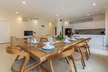 Sewa Villa Harian Modern 5 Kamar Tidur di Jimbaran Bali - BVI39553