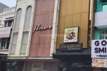 Ruko 2 Gandeng tol boulevard bsd  hadap jalan dekat akses tol