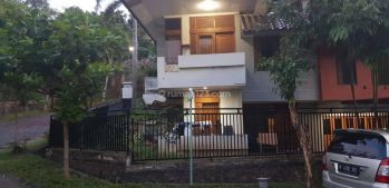Dijual Rumah 2 lantai Bagus di Jalan Amarilis Sungai Graha Candi Golf
