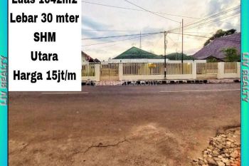 Dijual cepat rumah, hitung tanah saja. Cocok buat usaha.