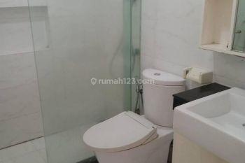 Rumah disewakan rumah 2 lantai terbagus dan keren